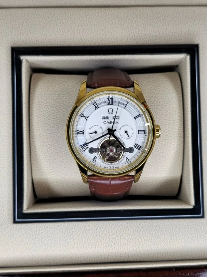 Omega Annual Calendar 42mm – Dourado/Branco