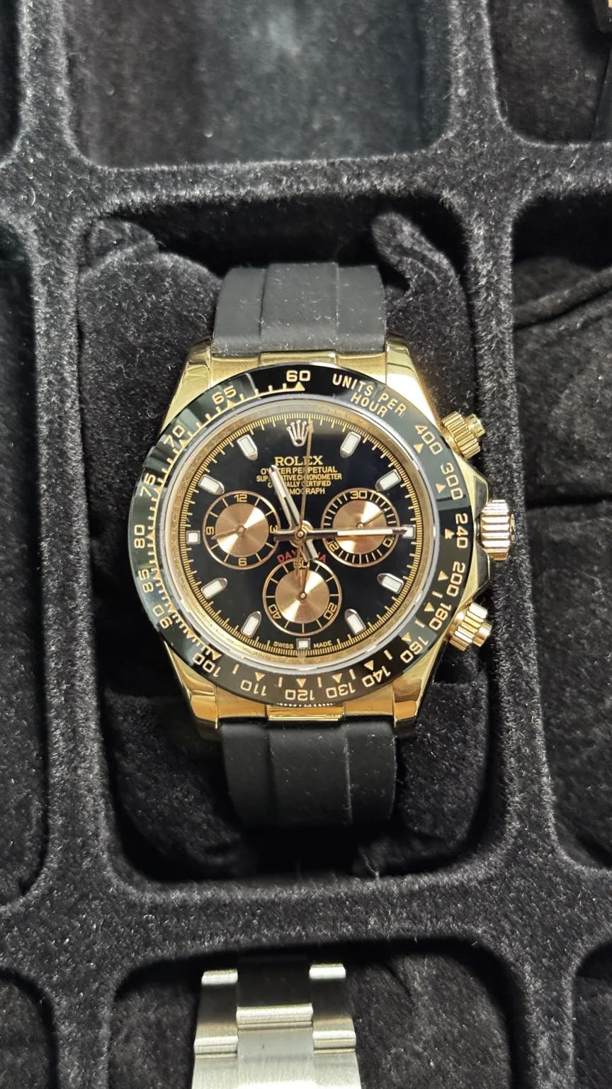Rolex Daytona Oysterflex 40mm – Dourado/Preto